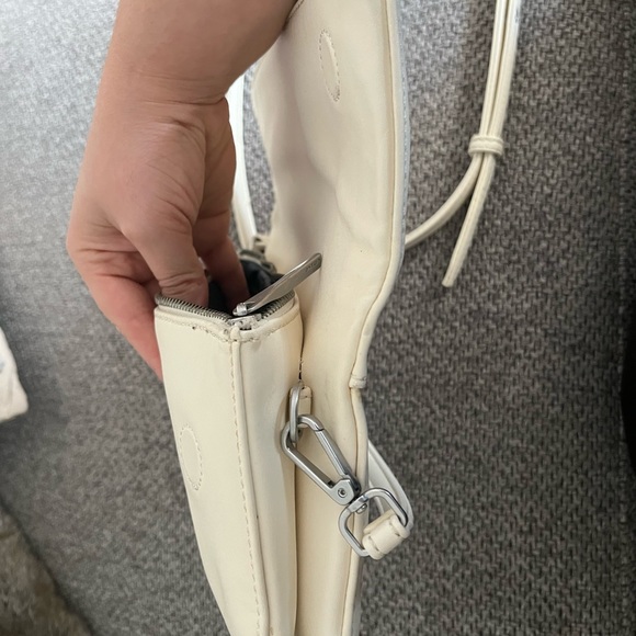 Matt & Nat creme clutch/purse - Picture 8 of 9